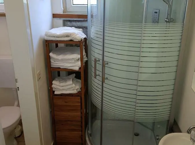 Adler-haus Gæstehus 2*